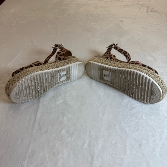 Soda Leopard Print Platform Sandals - Picture 7 of 12